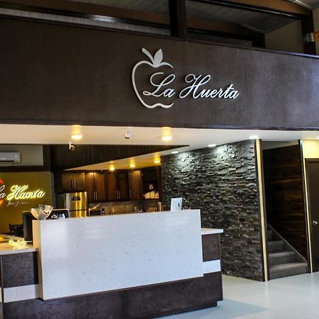 La Huerta Inn & Suites Cuauhtémoc Extérieur photo