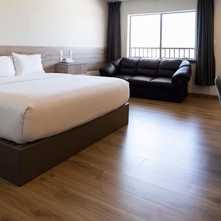 La Huerta Inn & Suites Cuauhtémoc Extérieur photo