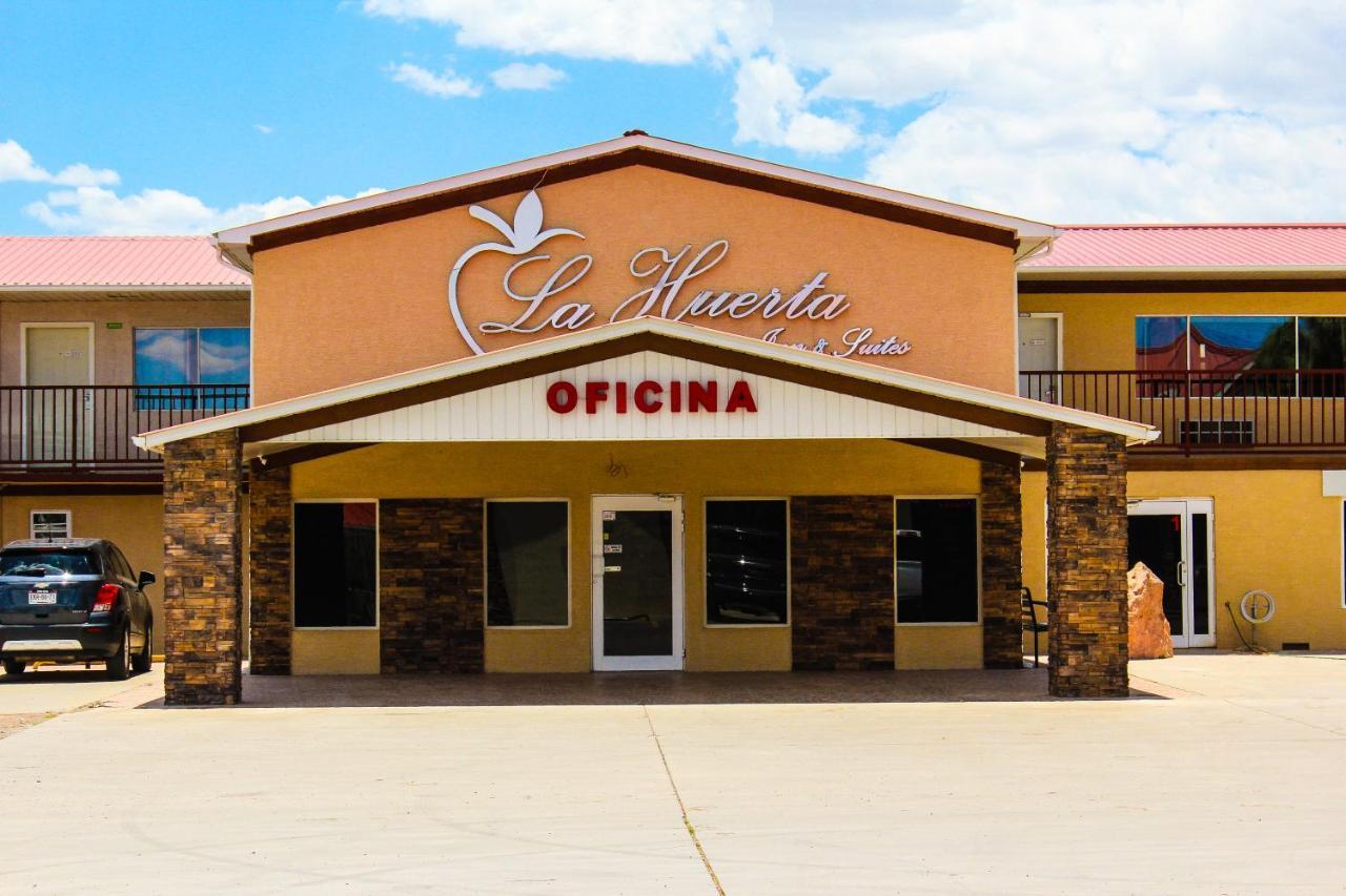 La Huerta Inn & Suites Cuauhtémoc Extérieur photo