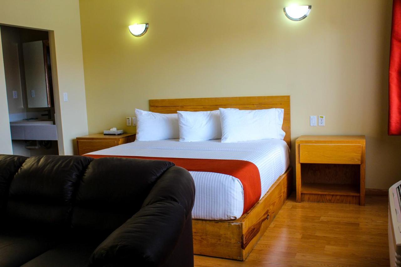 La Huerta Inn & Suites Cuauhtémoc Extérieur photo