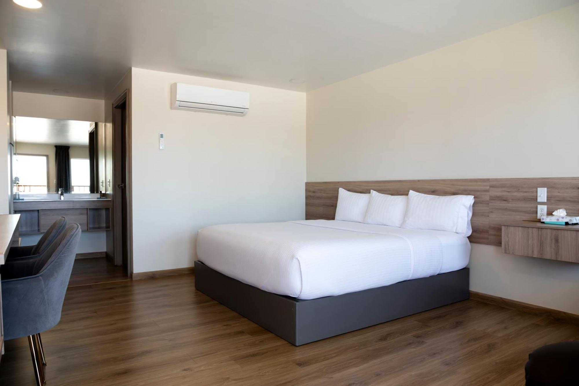La Huerta Inn & Suites Cuauhtémoc Extérieur photo