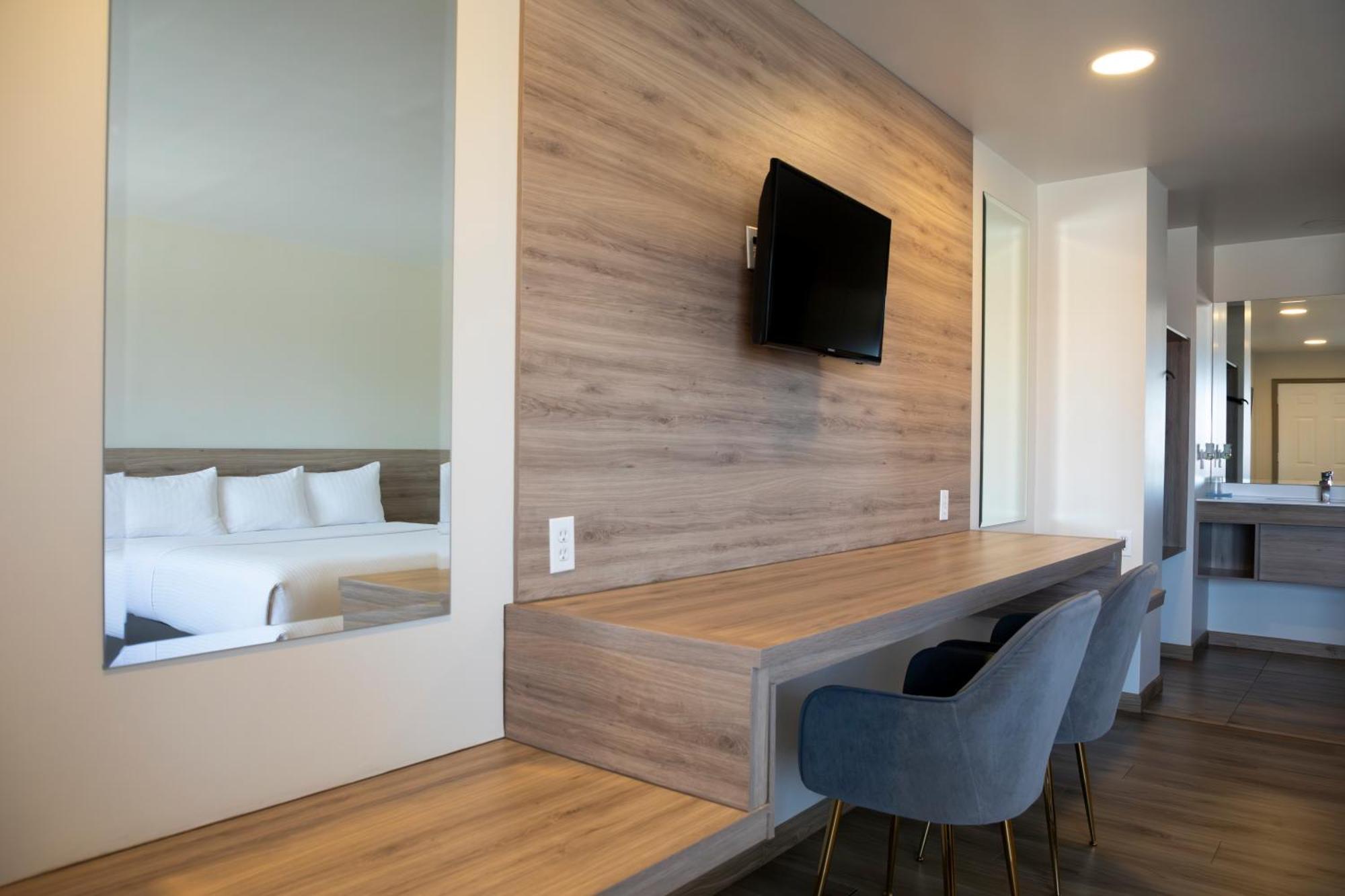La Huerta Inn & Suites Cuauhtémoc Extérieur photo